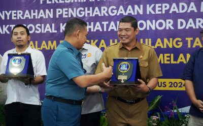 Rayakan HUT ke 74 – RSPAL dr Ramelan Beri Penghargaan Kominfo Jatim Sebagai Media Partner